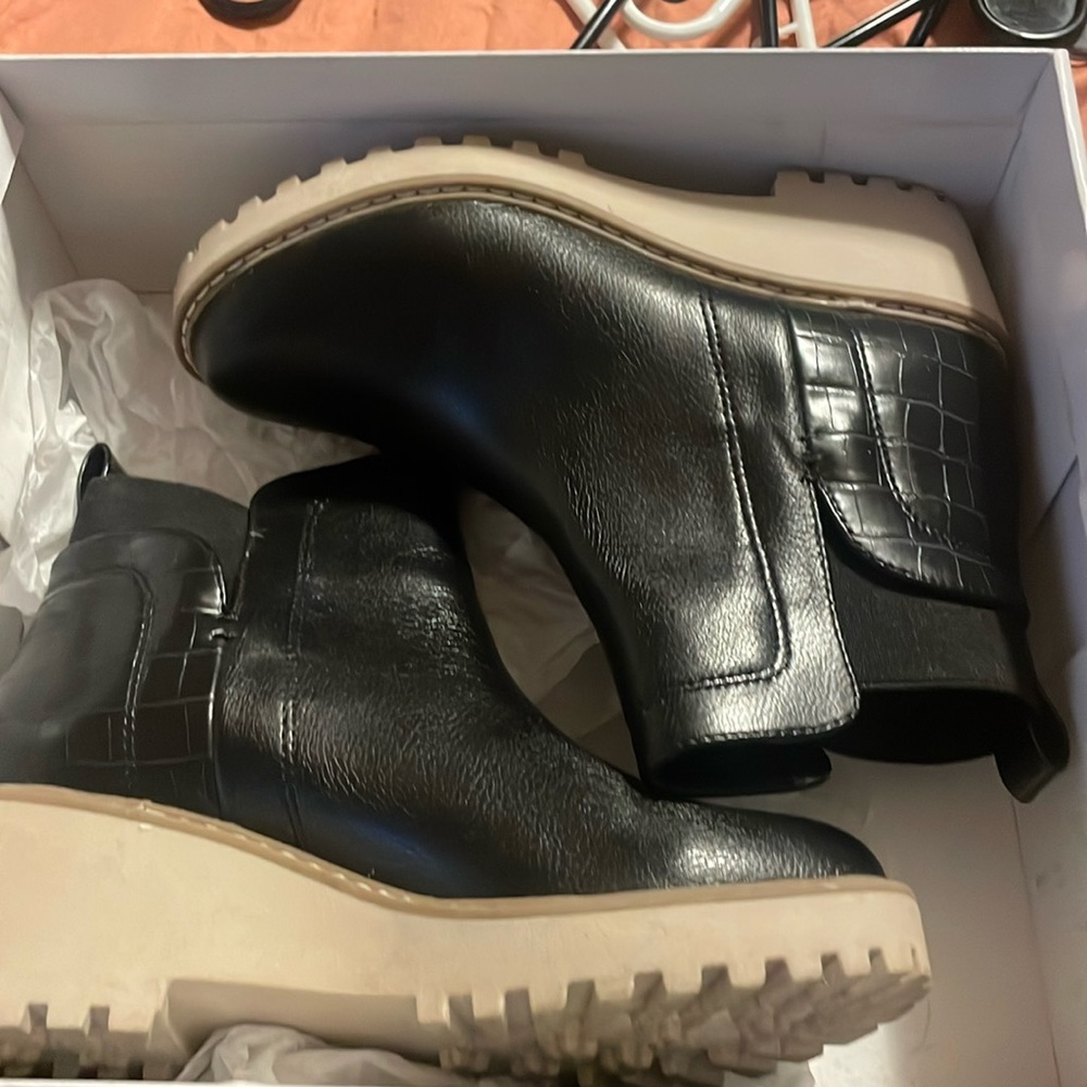 Women’s DV Shoes